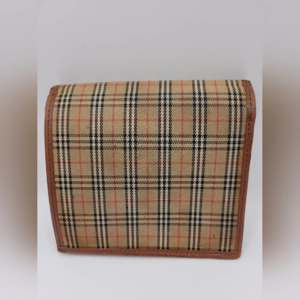 Burberry Authentic Leather Bifold Wallet in Nova Check